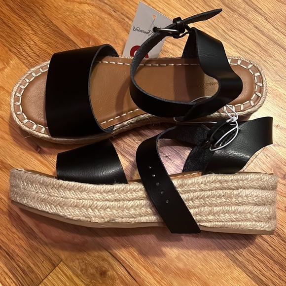 Brand new Universal Thread espadrille sandals perfectly blend comfort and style. - Picture 5 of 6
